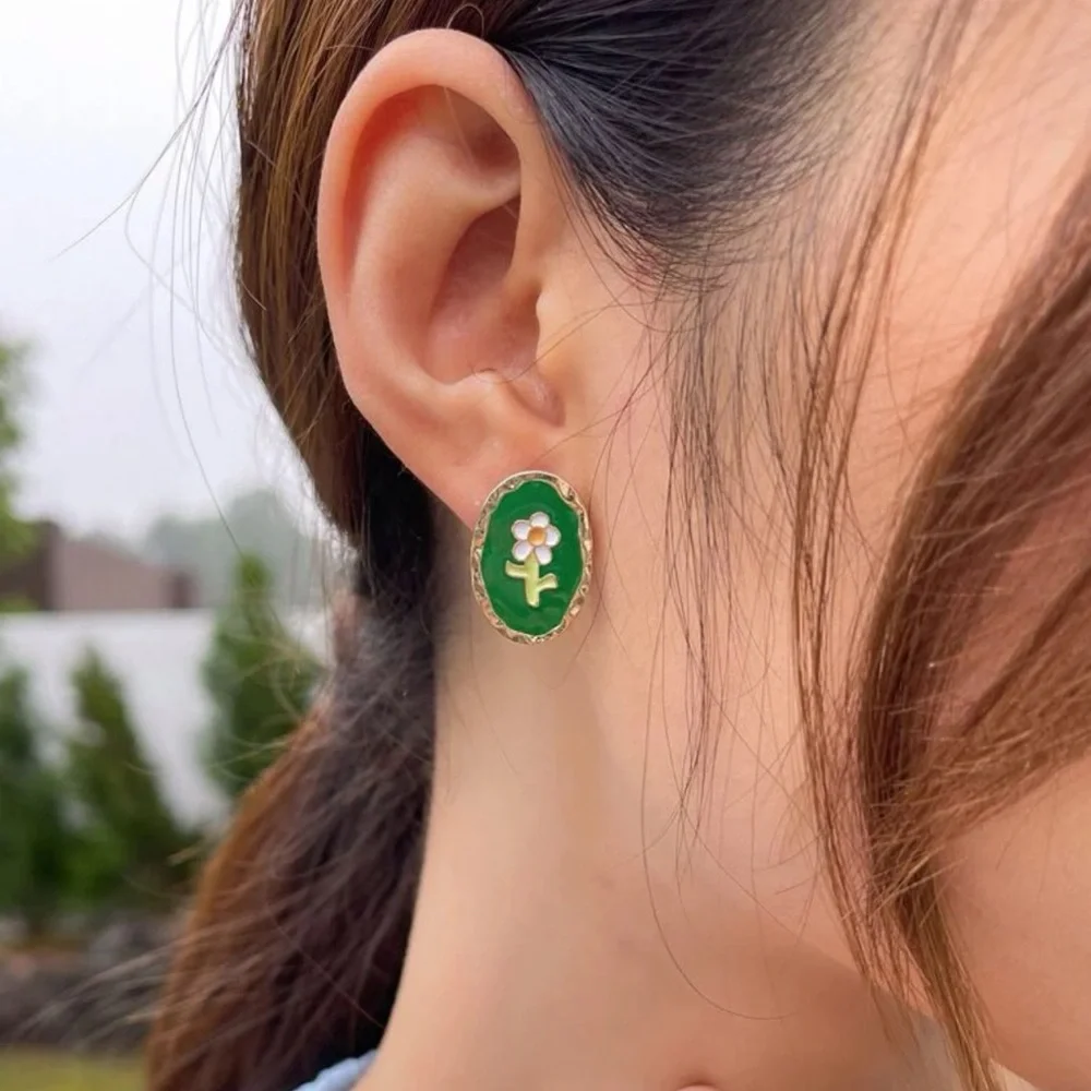 Vintage Style Daisy Stud Earrings | White Flower Green Enamel